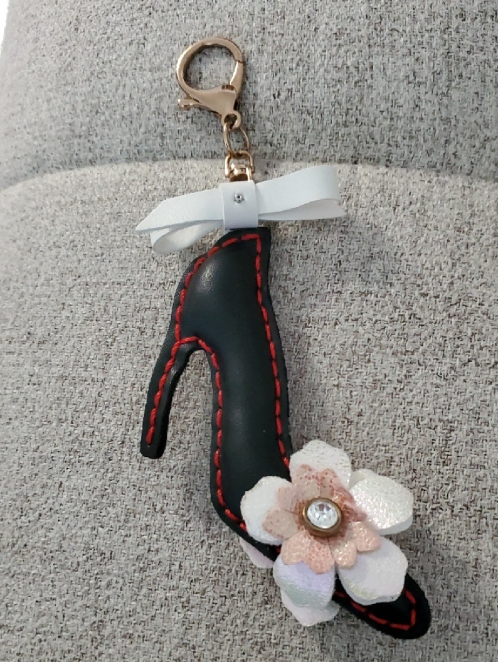High Heel Shoe Keychain with Flower and Bow - Black & White